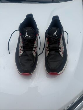 Nike Black Red Grey Low Top Athletic Sneakers